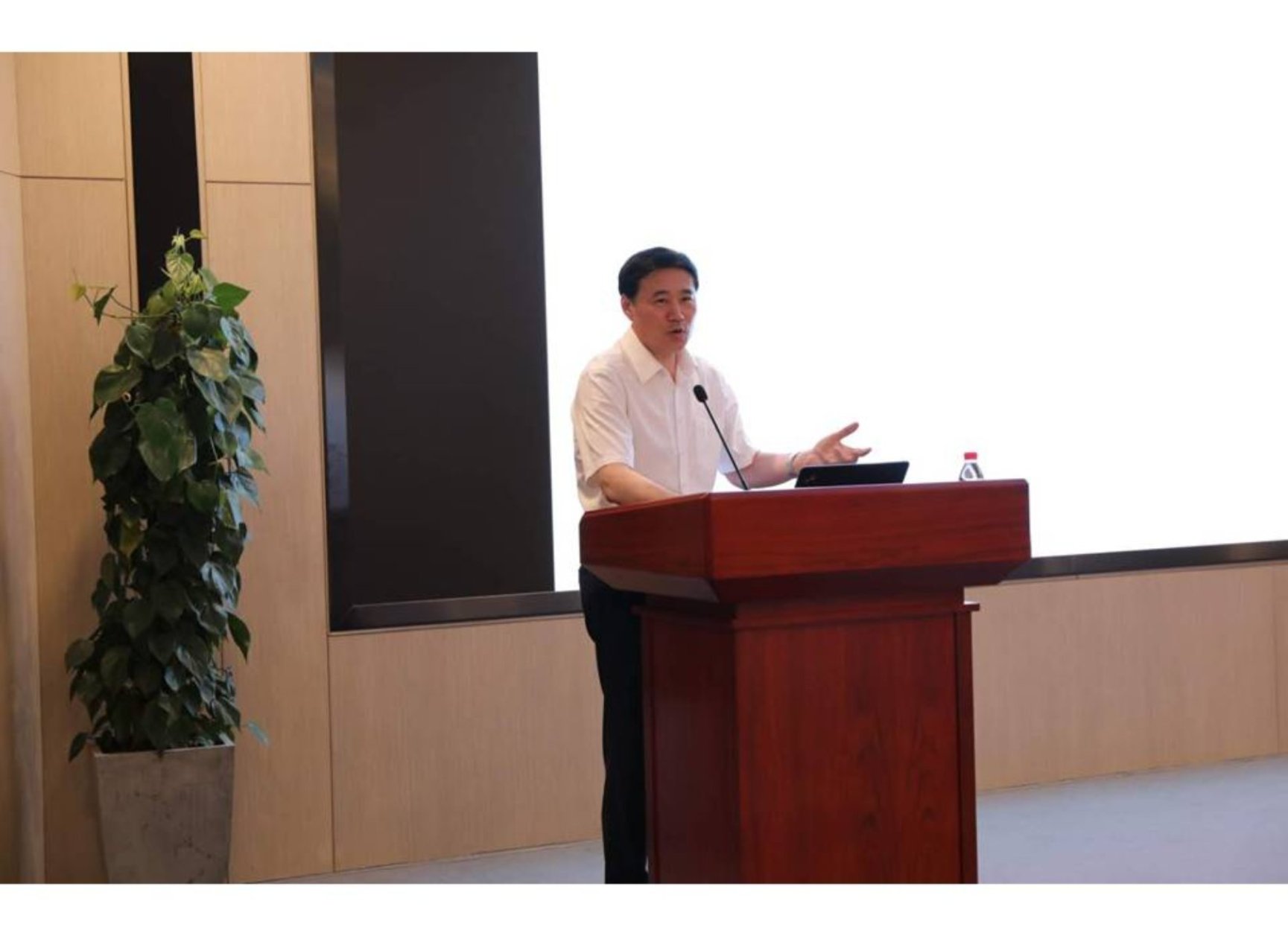 http://news.pku.edu.cn/images/2019-06/54d486aaf54b48f298bcc600637d1b9c.jpeg