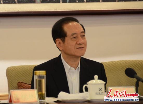 全国政协委员韩启德在九三学社小组讨论发言。 人民网 郑婷婷 摄
